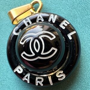 Authentic CHANEL A19V Black “CHANEL PARIS” Resin – Made in France 🖤